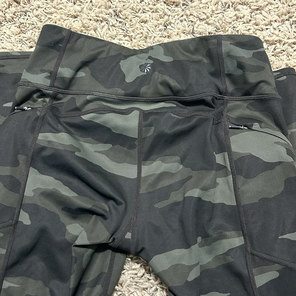 Athleta Green Camo‎ Contour Leggings Zip Phone Pockets 7/8 Sz XS
